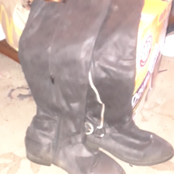 Boots zip up sides - Picture 1 of 2